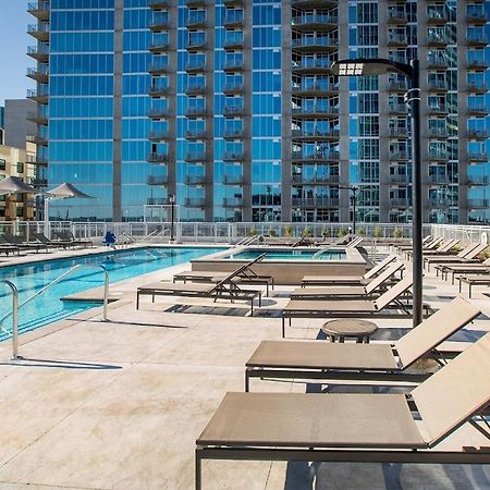 Placemakr Premier Sobro Nashville Dış mekan fotoğraf The pool at the Ritz-Carlton, Downtown, Los Angeles