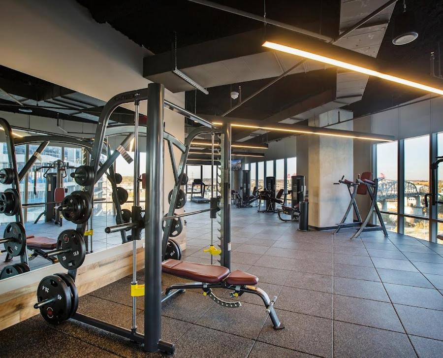 Placemakr Premier Sobro Nashville Dış mekan fotoğraf The gym at the 100th floor