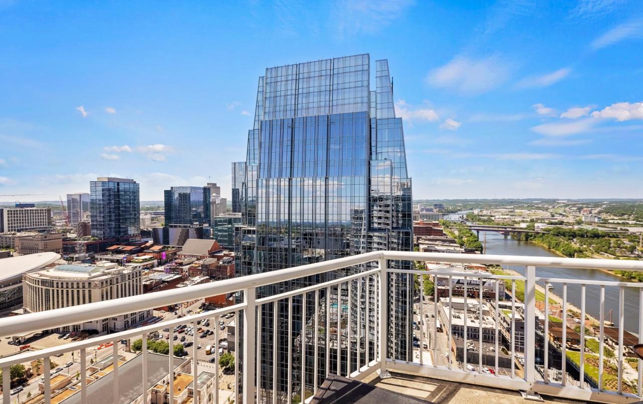Placemakr Premier Sobro Nashville Dış mekan fotoğraf The modern residential complex, One Riverfront Plaza, in 2015